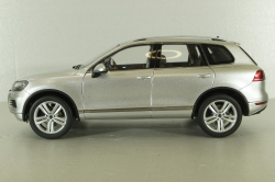 Volkswagen Touareg TSI 2010, silver, 08822CS, Kyosho 1:18