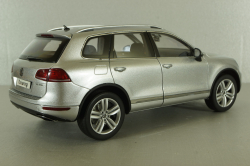 Volkswagen Touareg TSI 2010, silver, 08822CS, Kyosho 1:18