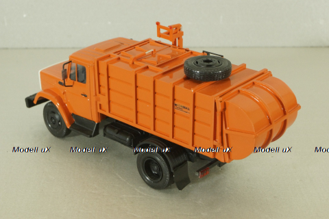 МКМ-2 мусоровоз с боковой загрузкой на шасси Зил-43З3 1986, оранжевый, Киммерия 1:43