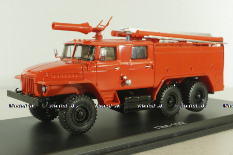 АЦ-40-Ц1А на шасси Урал 375Н, красный, без надписей, SSM1230, SSM 1:43 Уценка!