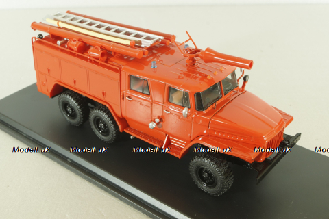 АЦ-40-Ц1А на шасси Урал 375Н, красный, без надписей, SSM1230, SSM 1:43 Уценка!