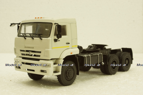 Камаз-65225 тягач 6х6, білий, АвтоИстория 1:43