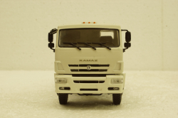 Камаз-65225 тягач 6х6, білий, АвтоИстория 1:43