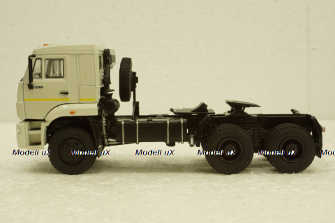 Камаз-65225 тягач 6х6, білий, АвтоИстория 1:43