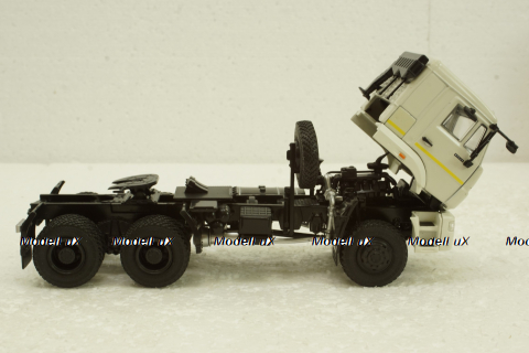 Камаз-65225 тягач 6х6, білий, АвтоИстория 1:43
