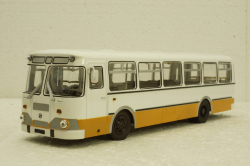 Лиаз-677М, белый/охра, Советский Автобус 1:43