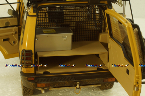 Land Rover Discovery Series I 5-door Camel Trophy Kalimantan 1996, dirty version,  ALM810411, Almost Real 1:18