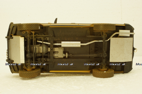 Land Rover Discovery Series I 5-door Camel Trophy Kalimantan 1996, dirty version,  ALM810411, Almost Real 1:18
