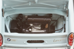 BMW 700 Sport Coupe 1959, cream, 70653, AutoArt 1:18