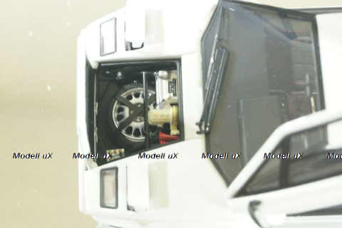 Lamborghini Countach 5000S 1982 white, 54533, AutoArt 1:43