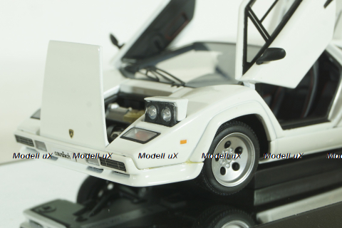 Lamborghini Countach 5000S 1982 white, 54533, AutoArt 1:43