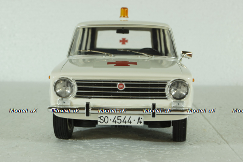 Seat 124 Familiare Ambulancia 1968, T9-1800227, Triple9 1:18