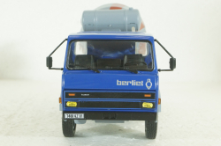 Berliet GRH 230 Cement mixer year 1976 blue / grey, Hachette 1:43