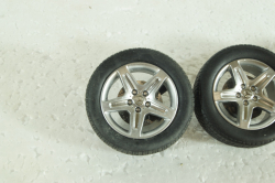 Комплект резины с дисками и рулевой тягой на Mercedes AMG 1:18