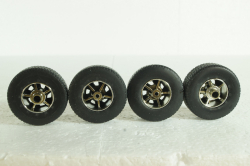 Комплект резины с дисками №2 на Ford 1:18