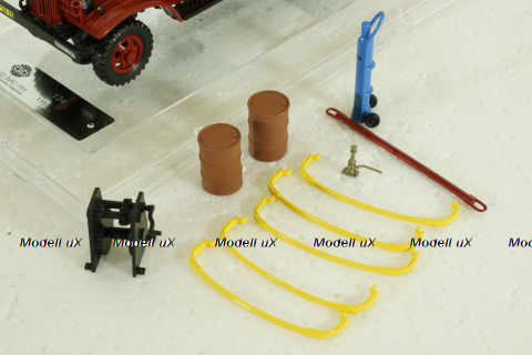 Зис-151 Бортовой "Техпомощь с аксессуарами", ограниченный тираж, 115102, DiP Models 1:43