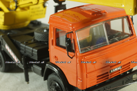 КС-3575А-1 автокран 12,5т на шасси Камаз-55313, красный/желтый Minigrad 1:43