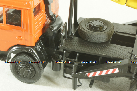 КС-3575А-1 автокран 12,5т на шасси Камаз-55313, красный/желтый Minigrad 1:43