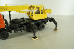 КС-3575А-1 автокран 12,5т на шасси Камаз-55313, красный/желтый Minigrad 1:43