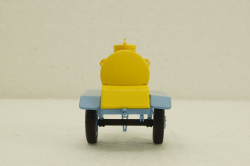 Прицеп-цистерна АЦПТ-0,9 для перевозки кваса, арт. 102293, Аист 1:43