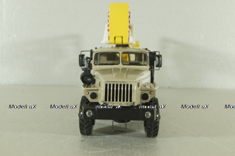 Урал-4320-0911 c подъемником ВС-22, бежевый, Nik Models 1:43