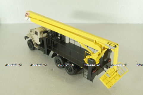 Урал-4320-0911 c подъемником ВС-22, бежевый, Nik Models 1:43