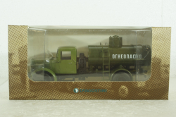 АЦ-8-200 топливозаправщик Маз-200, хаки Наши Грузовики №22, 1:43