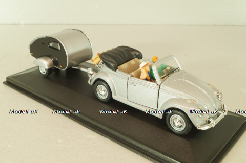 Volkswagen Beeatle with camping trailer and figuren, silver, Cararama 1:43 