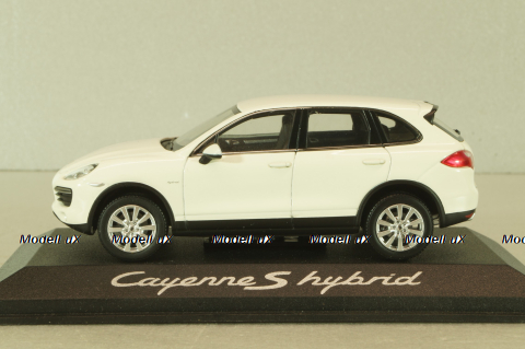 Porsche Cayenne S hybrid, white, Minichamps 1:43