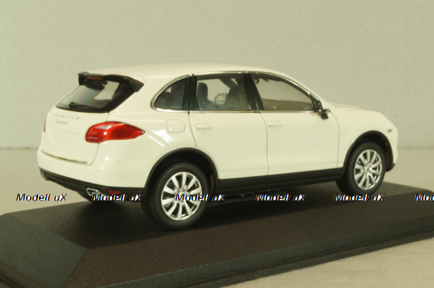 Porsche Cayenne S hybrid, white, Minichamps 1:43