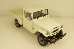 Toyota Land Cruiser 40 Pick Up 1960, white, 08958W, Kyosho 1:18
