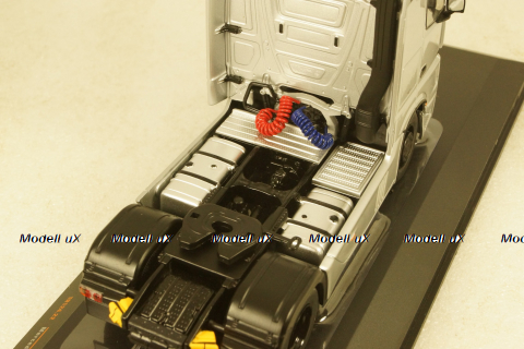 Mercedes Actros MP4 Silver, TR124, IXO 1:43