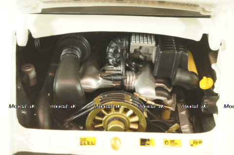 Porsche 911 Carrera Coupe 3.2 1983, white, 100063024, Minichamps 1:18