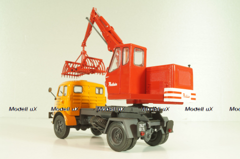 Saviem 4x4 truck with a hydraulic excavator "Poclain" 1957, orange/red, Les Plus Mythiques Saviem #3, Deagostini 1:43
