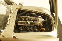 Aston Martin DB5 1965 James Bond 007 Goldfinger, 33754E, Joy Ride 1:18