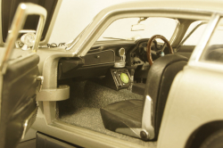 Aston Martin DB5 1965 James Bond 007 Goldfinger, 33754E, Joy Ride 1:18