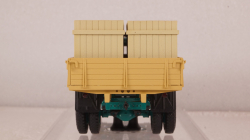 Зил-130 бортовой с грузом 1983 г. (Автоэкспорт), 113018, DiP Models 1:43