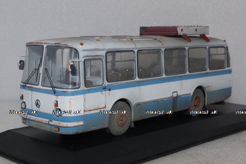 Лаз-696Н с газовыми баллонами бело-голубой, Improved Models 1:43