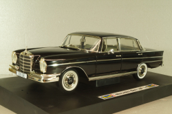 Mercedes-Benz 300 SE (W112) 1961, black, 08910, Revell 1:18