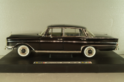 Mercedes-Benz 300 SE (W112) 1961, black, 08910, Revell 1:18