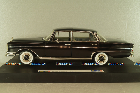 Mercedes-Benz 300 SE (W112) 1961, black, 08910, Revell 1:18