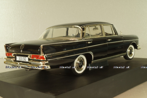 Mercedes-Benz 300 SE (W112) 1961, black, 08910, Revell 1:18