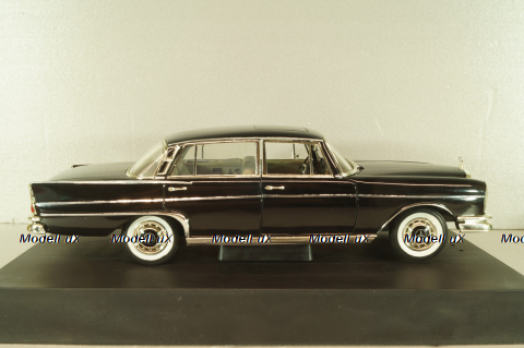 Mercedes-Benz 300 SE (W112) 1961, black, 08910, Revell 1:18