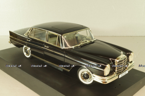 Mercedes-Benz 300 SE (W112) 1961, black, 08910, Revell 1:18