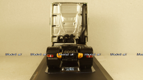 Mercedes Actros MP4 silver, TR091, IXO 1:43