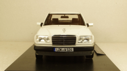 Mercedes E-Klasse (W124) E320 year 1989 arctic white, iScale 1:18