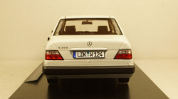 Mercedes E-Klasse (W124) E320 year 1989 arctic white, iScale 1:18