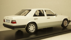 Mercedes E-Klasse (W124) E320 year 1989 arctic white, iScale 1:18