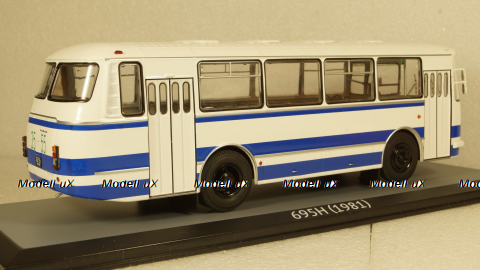 Лаз-695Н бело-синий, Classicbus 1:43 