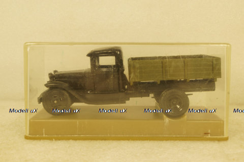 ГАЗ-АА, в боксе, з-д Арсенал, г.Ленинград 1:43